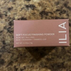 ILIA Soft Focus Finishing Powder in fade into you
